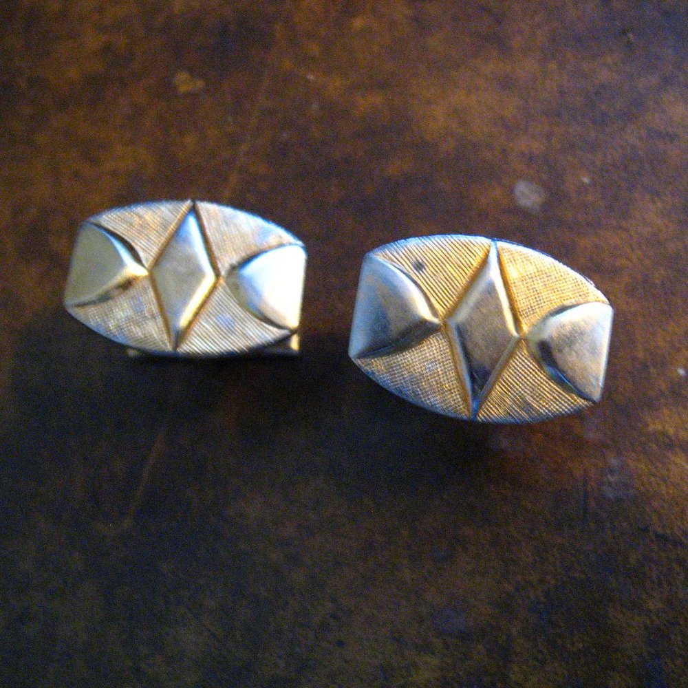 🛍 Mid Century Modern Gold Atomic Cufflinks